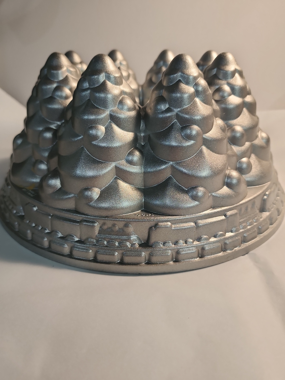 Nordic Ware Bundt Pan Christmas Trees w/ Train Cast Aluminum 10 Cup Holiday